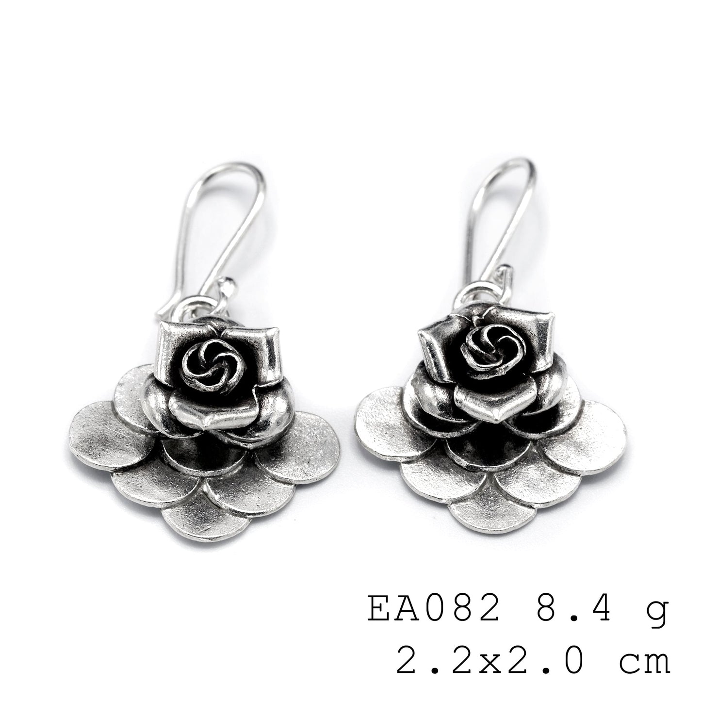 Wear the garden. Silver earrings.