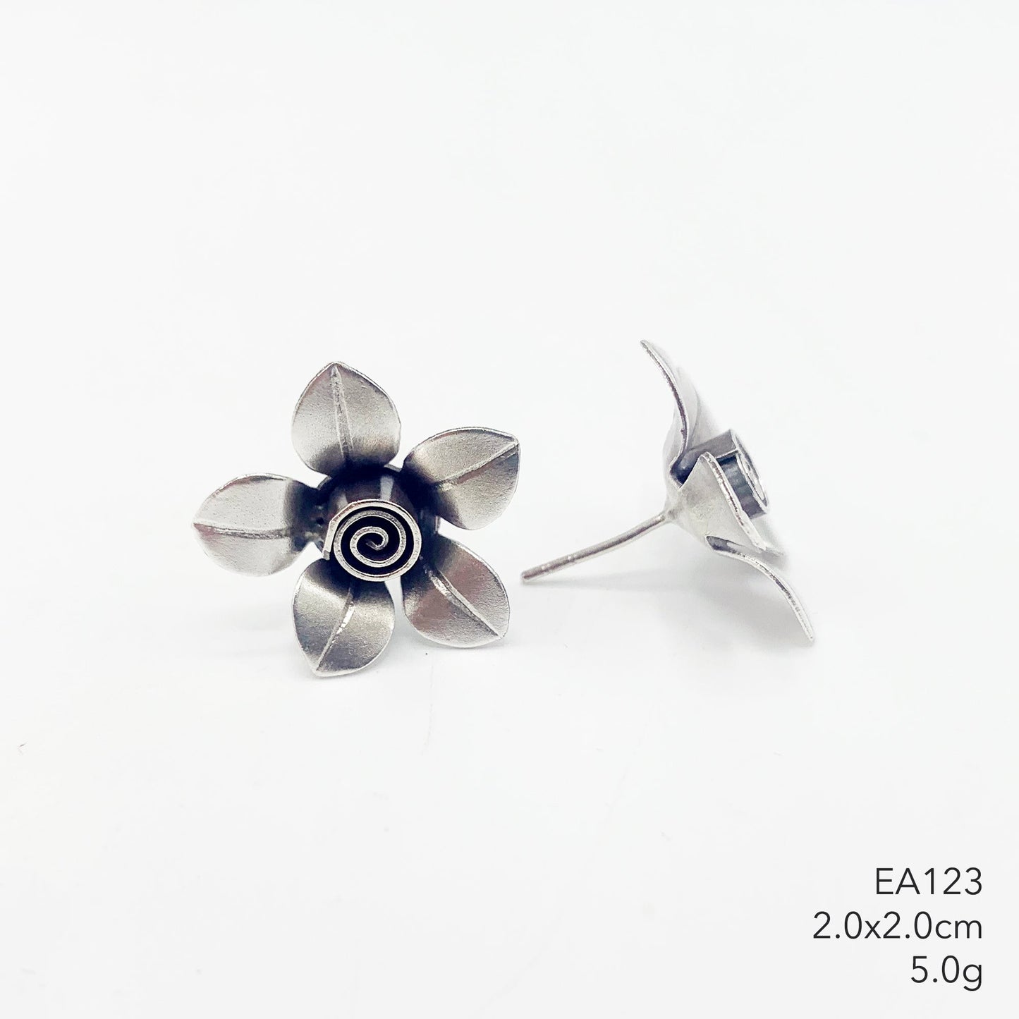 Adorable flower silver earrings.