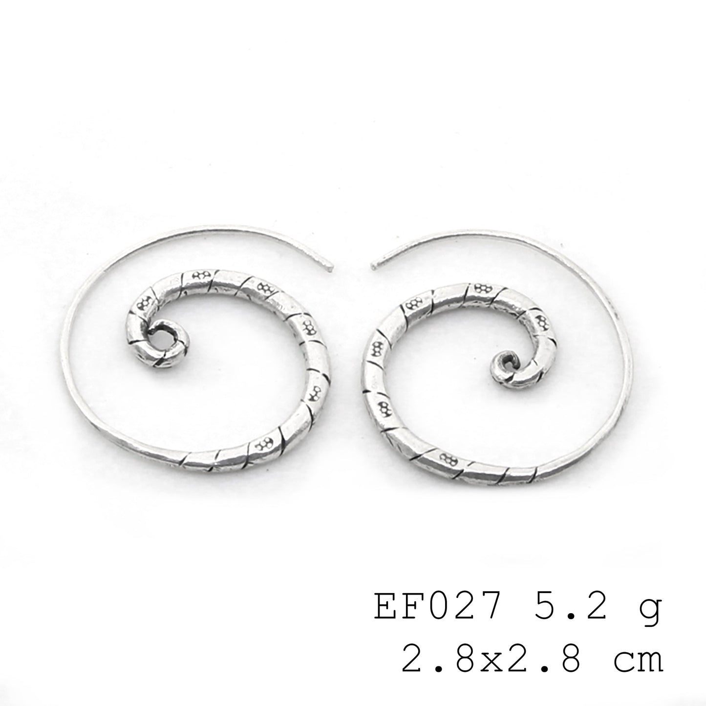 Sleek, sculptural, and silver. Check out these silver earrings.