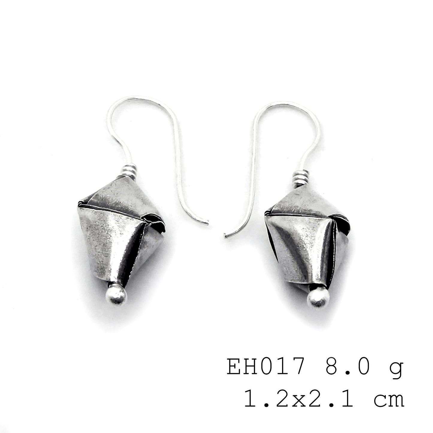 Masterfully crafted weave-style silver earrings.