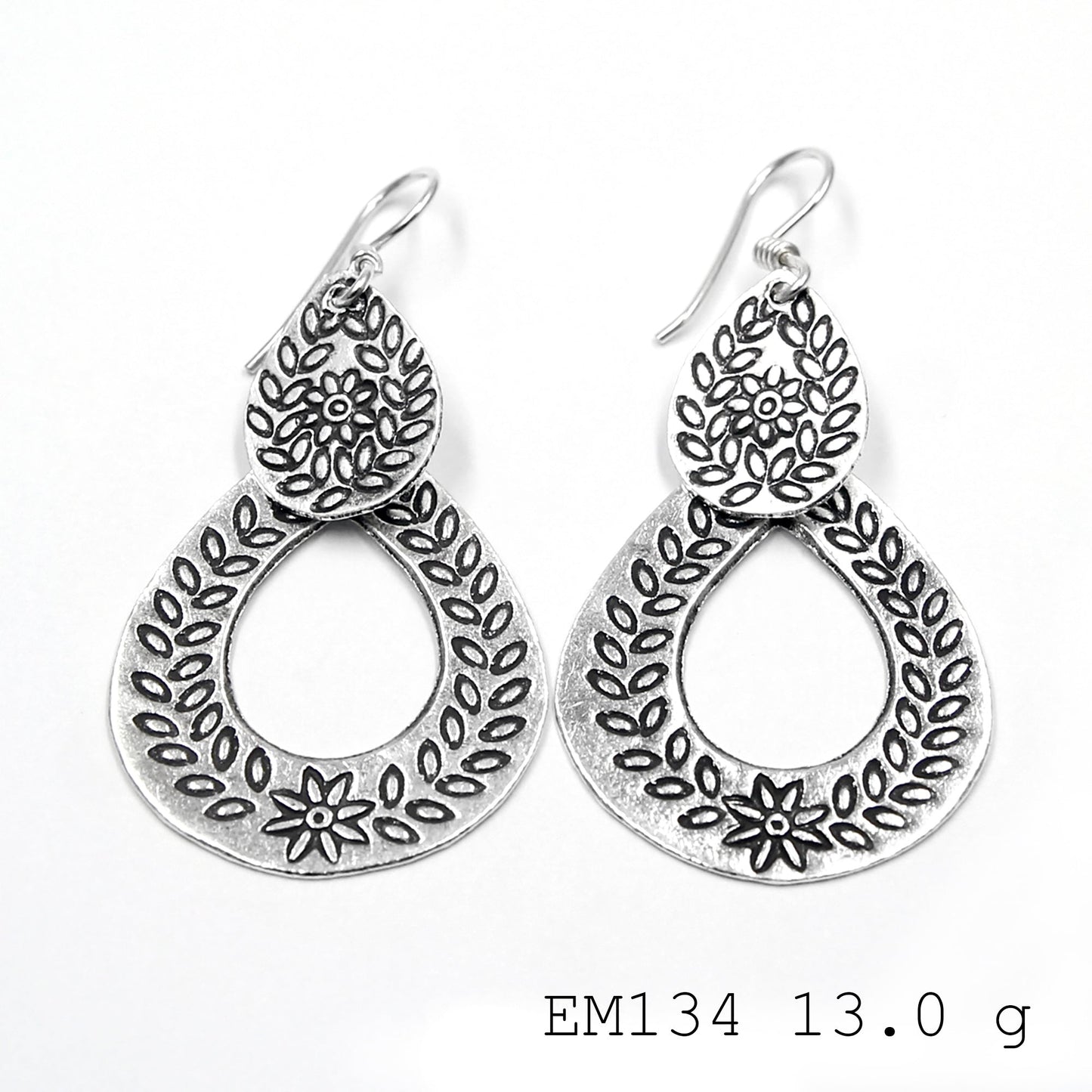 A touch of silver for every occasion: silver earrings.