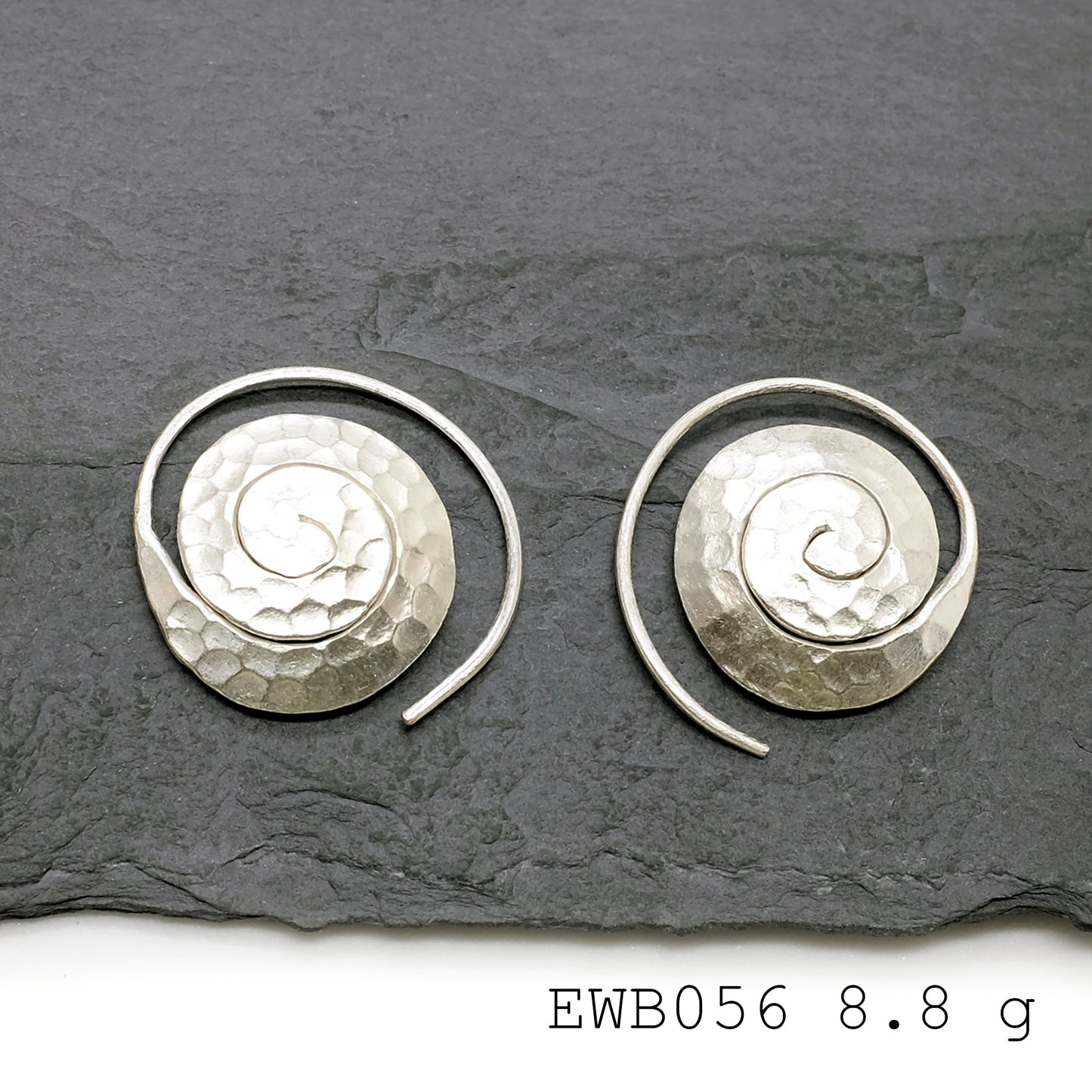 Simply stunning: The 98% pure white line snail silver earrings.