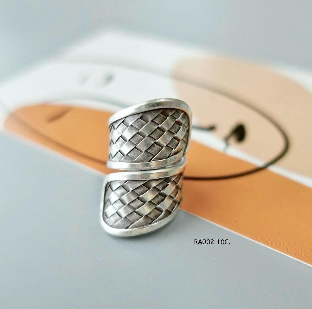 Pure silver ring, pure elegance.