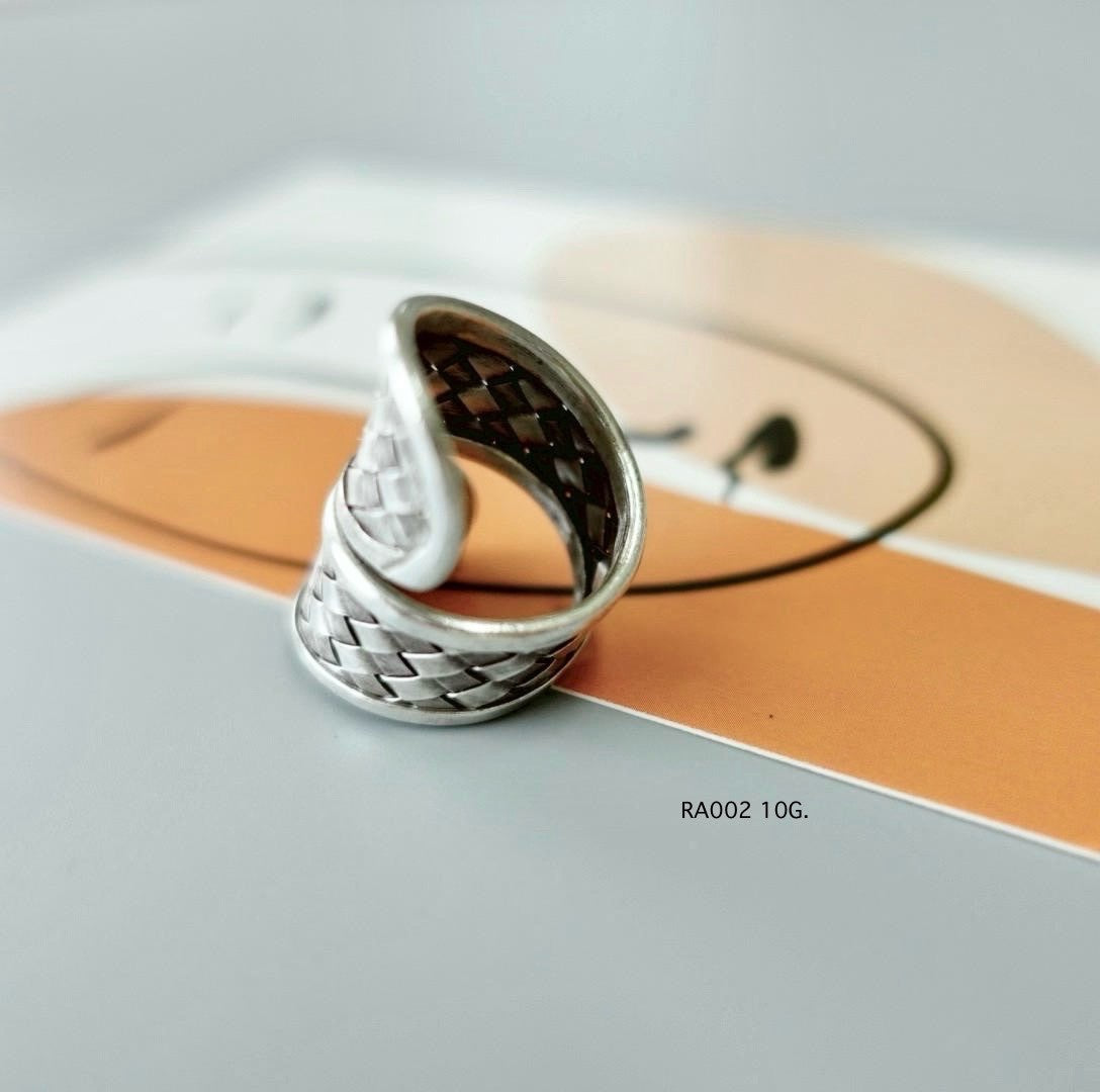 Pure silver ring, pure elegance.