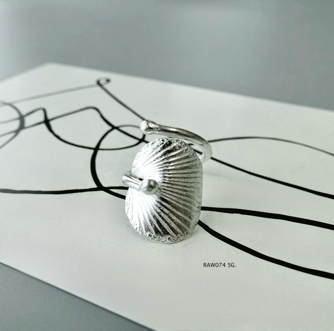 Leafy elegance. Leaf silver ring.