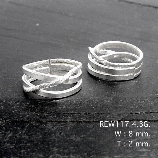 Handcrafted Silver. Silver ring.