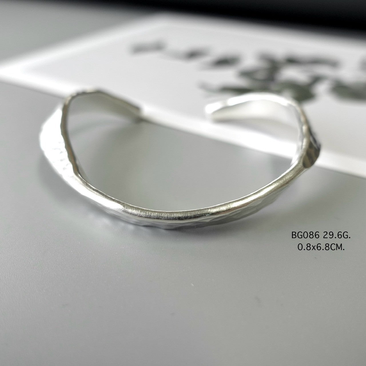 Silver bangle. Authenticity in every curve.
