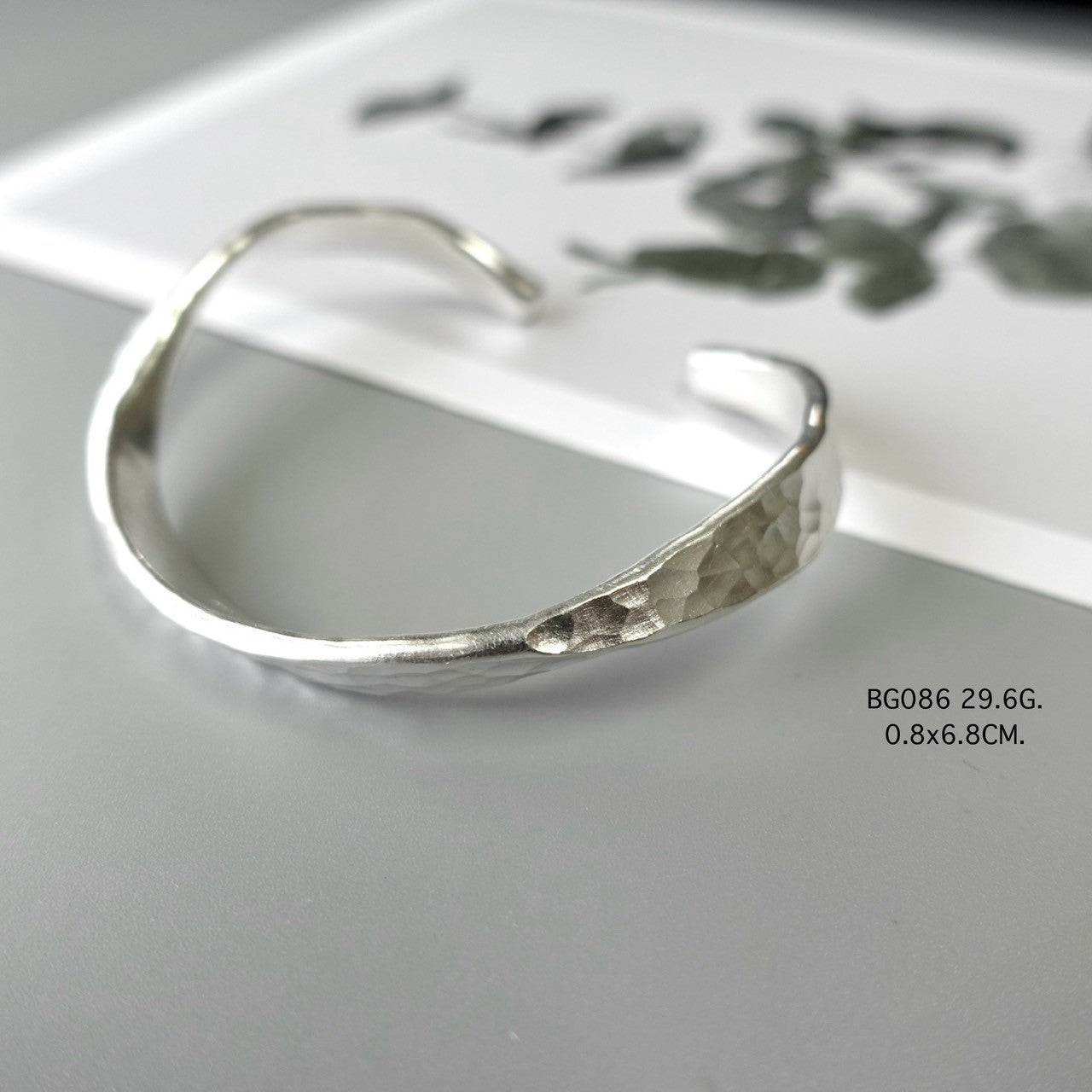 Silver bangle. Authenticity in every curve.