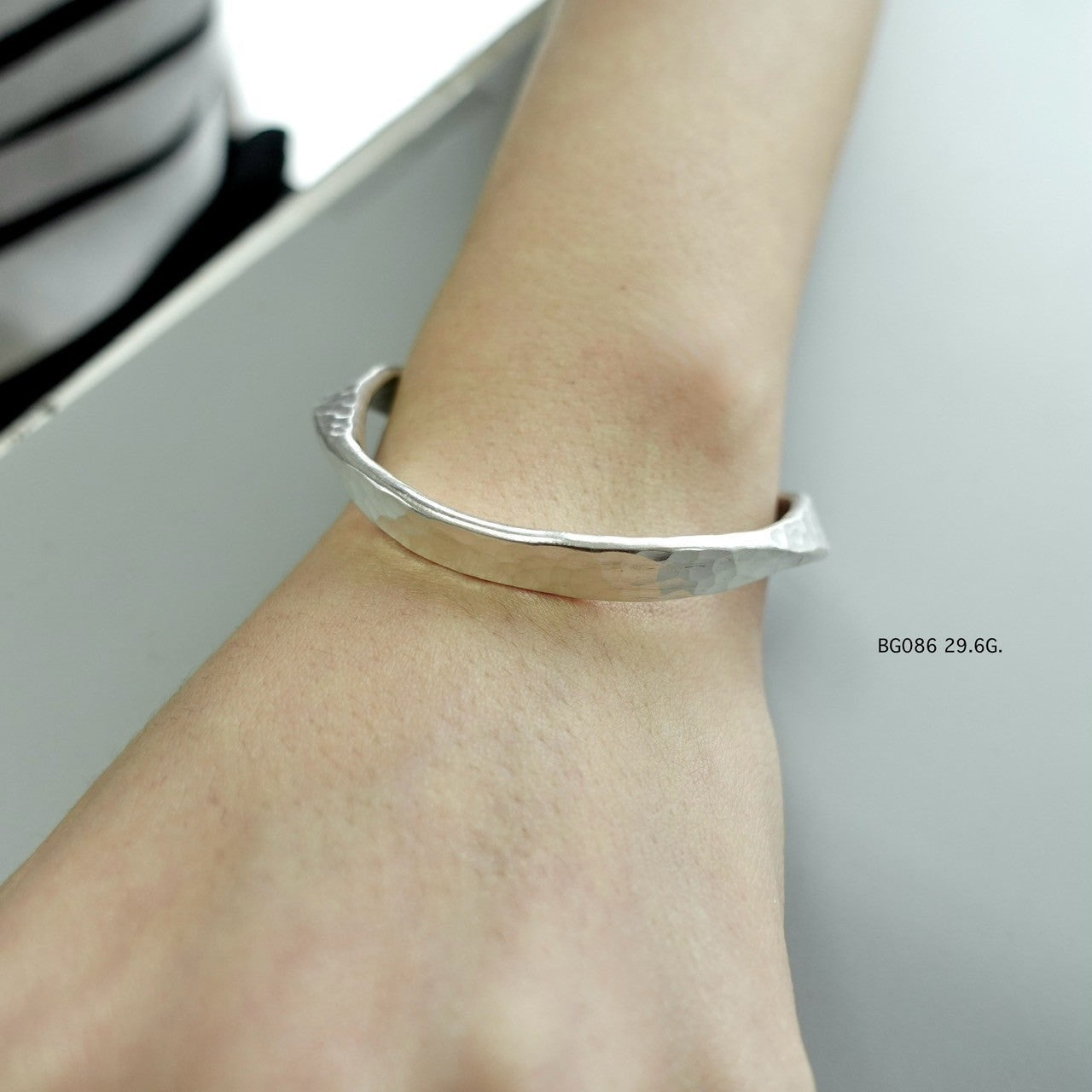 Silver bangle. Authenticity in every curve.