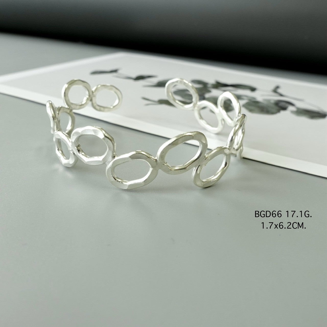 Handmade bangle. Artisan-crafted. Timeless elegance.