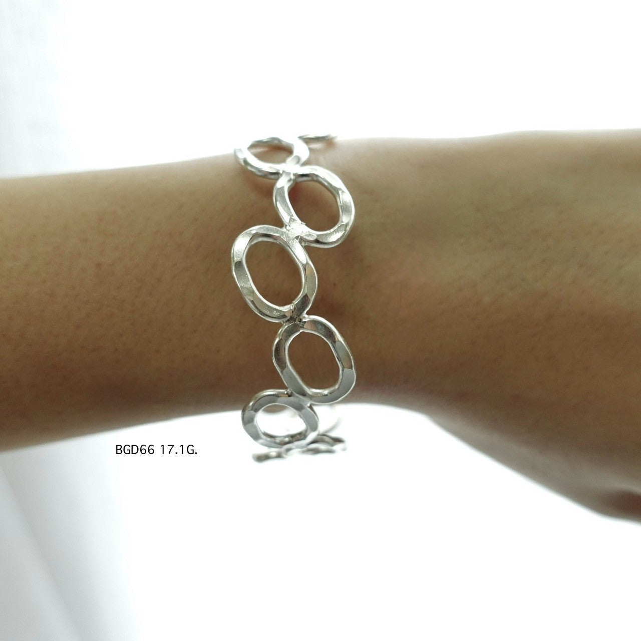 Handmade bangle. Artisan-crafted. Timeless elegance.