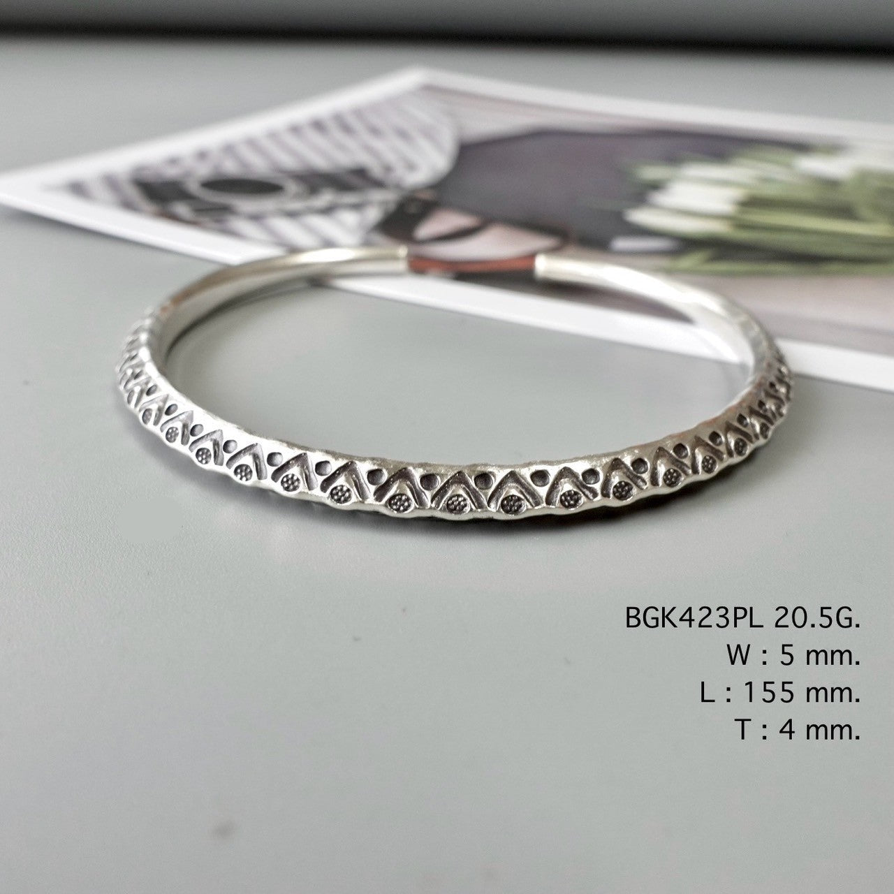 Gentle shine, bold spirit — bangle love.