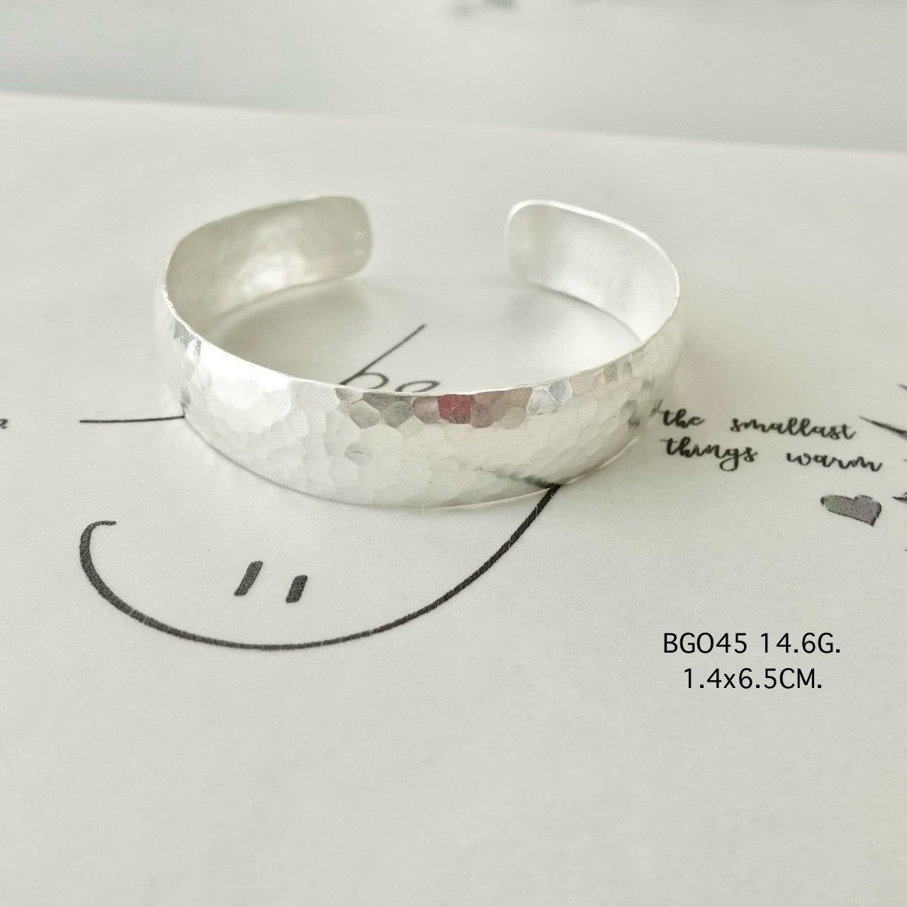 Handmade silver bangle. Elegance in every detail.