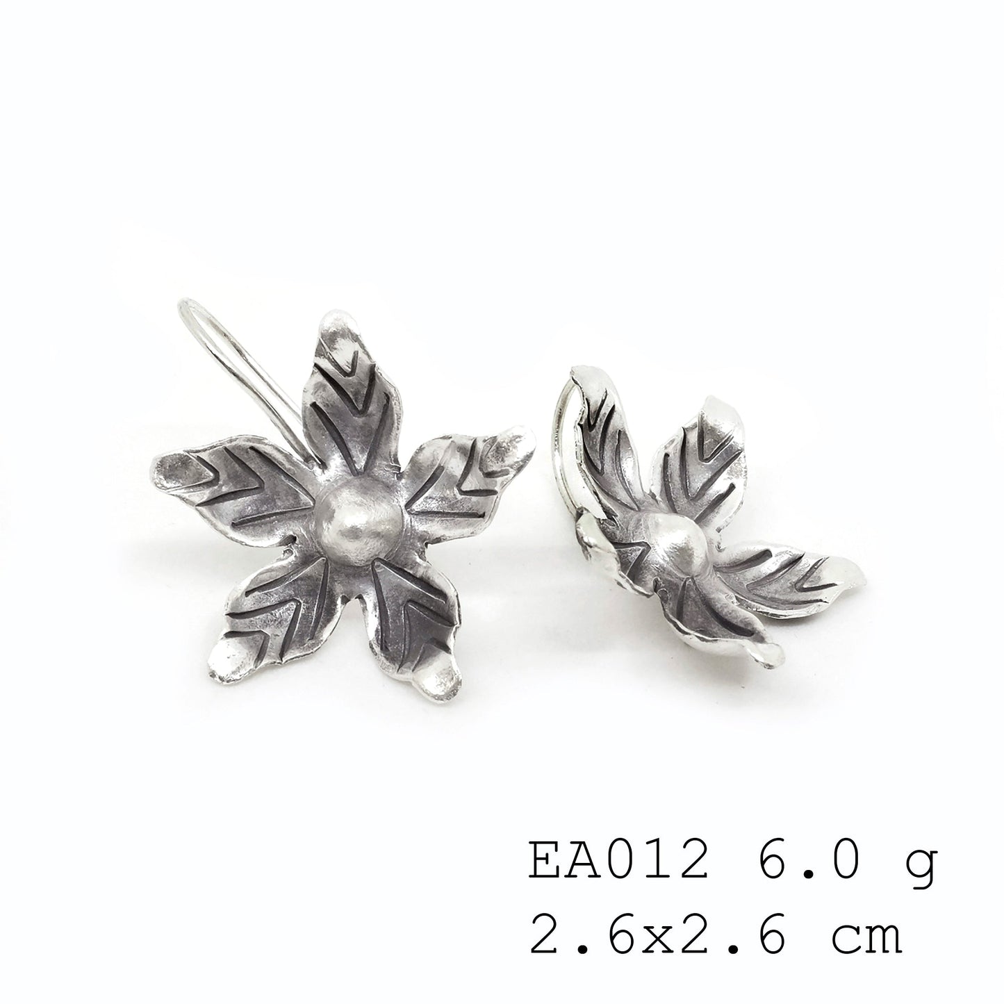 Simply stunning silver earrings.