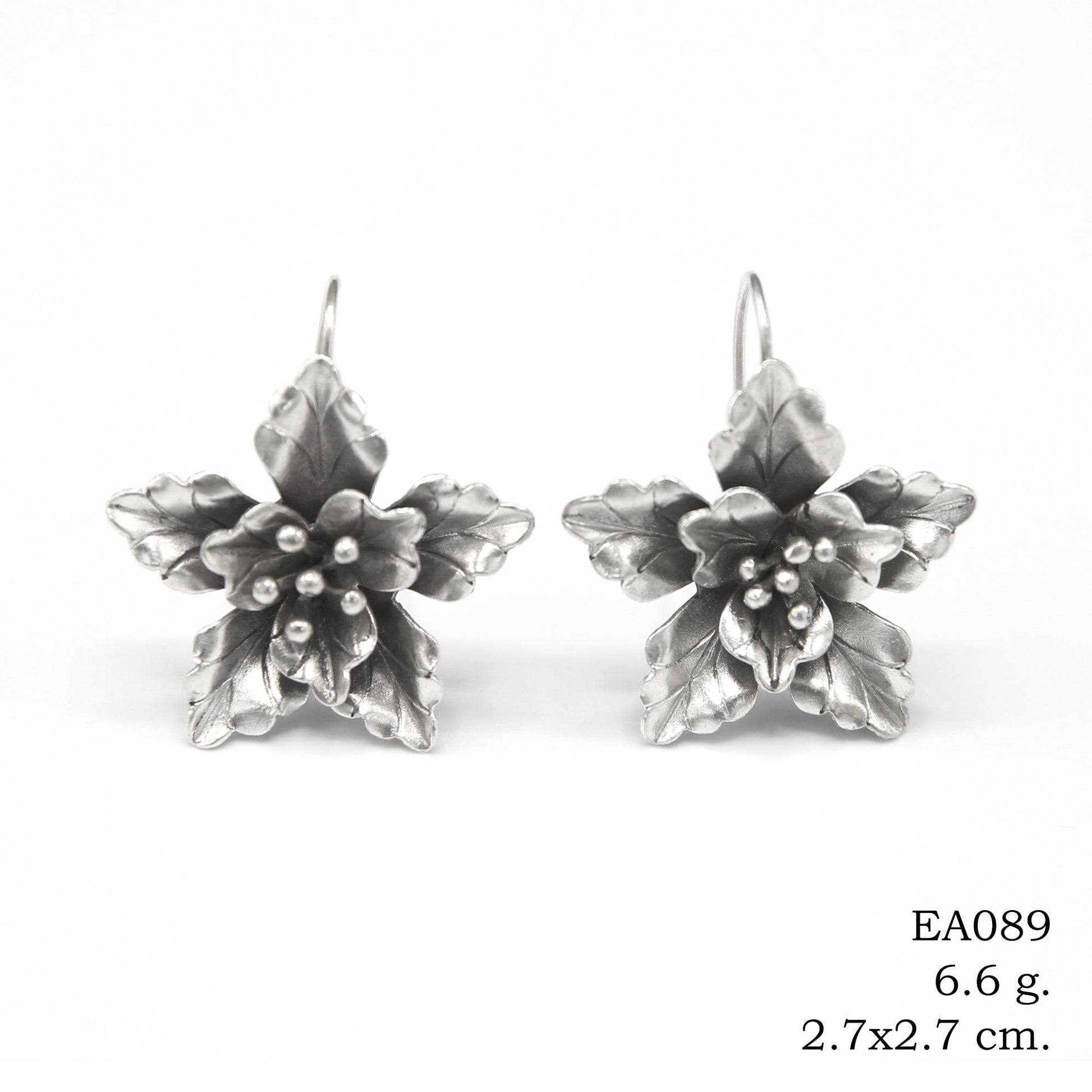 The best things are handmade. Flower earrings.