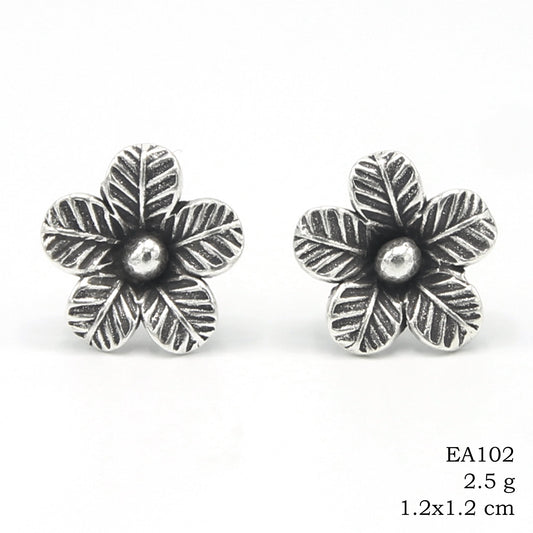 Sparkle with intent. Flower earrings.