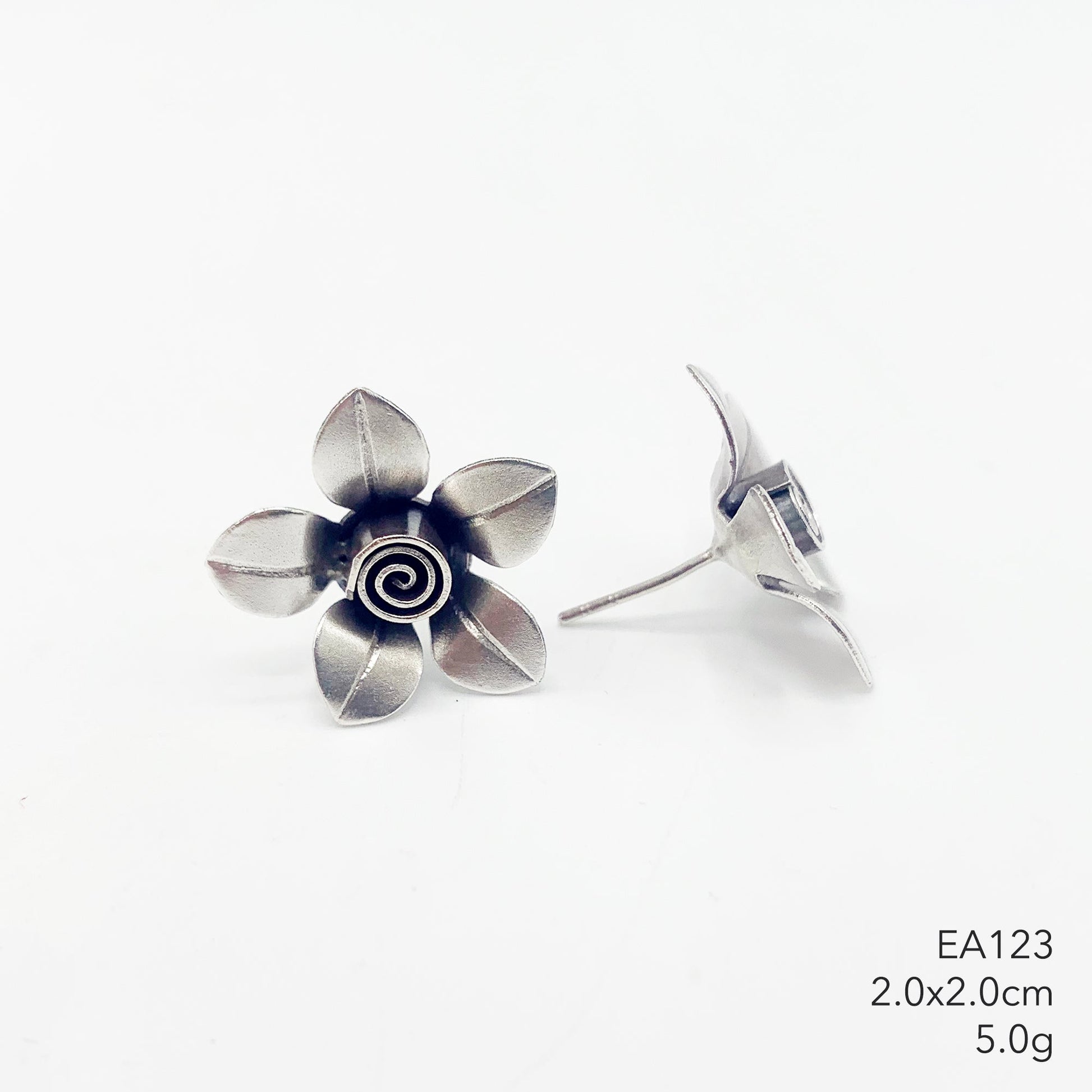 Adorable flower silver earrings.