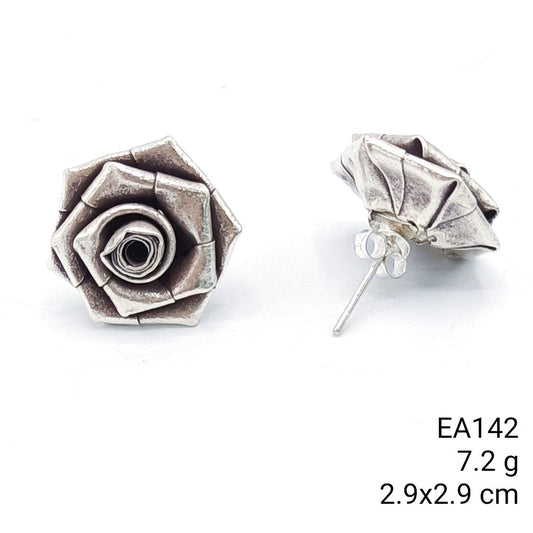 Slow fashion, stunning style. Flower earrings.