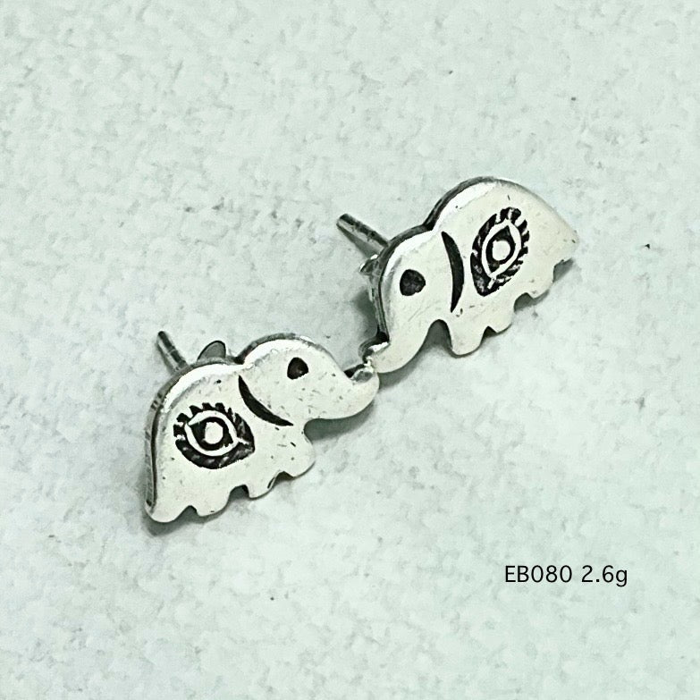 Pure silver, pure cuteness. Elephant earrings.