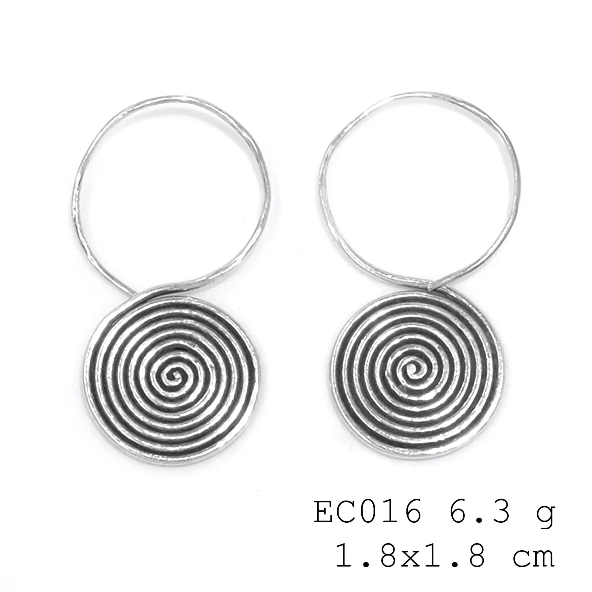 Simply stunning silver earrings.