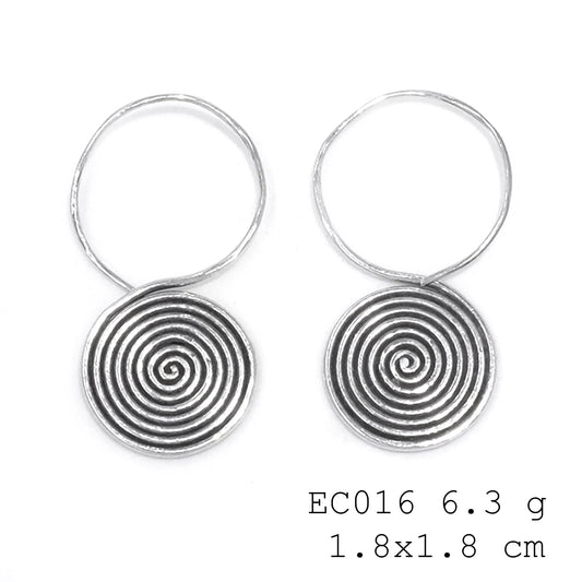 Simply stunning silver earrings.