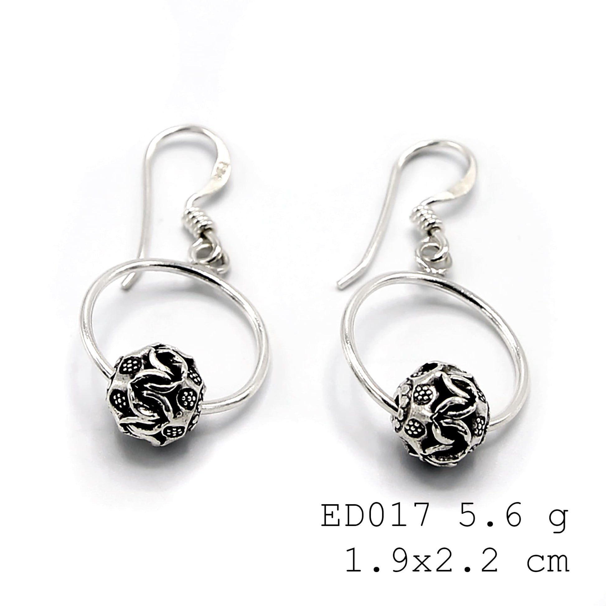 ?? Classic ball design for maximum versatility. Get your silver earrings now!