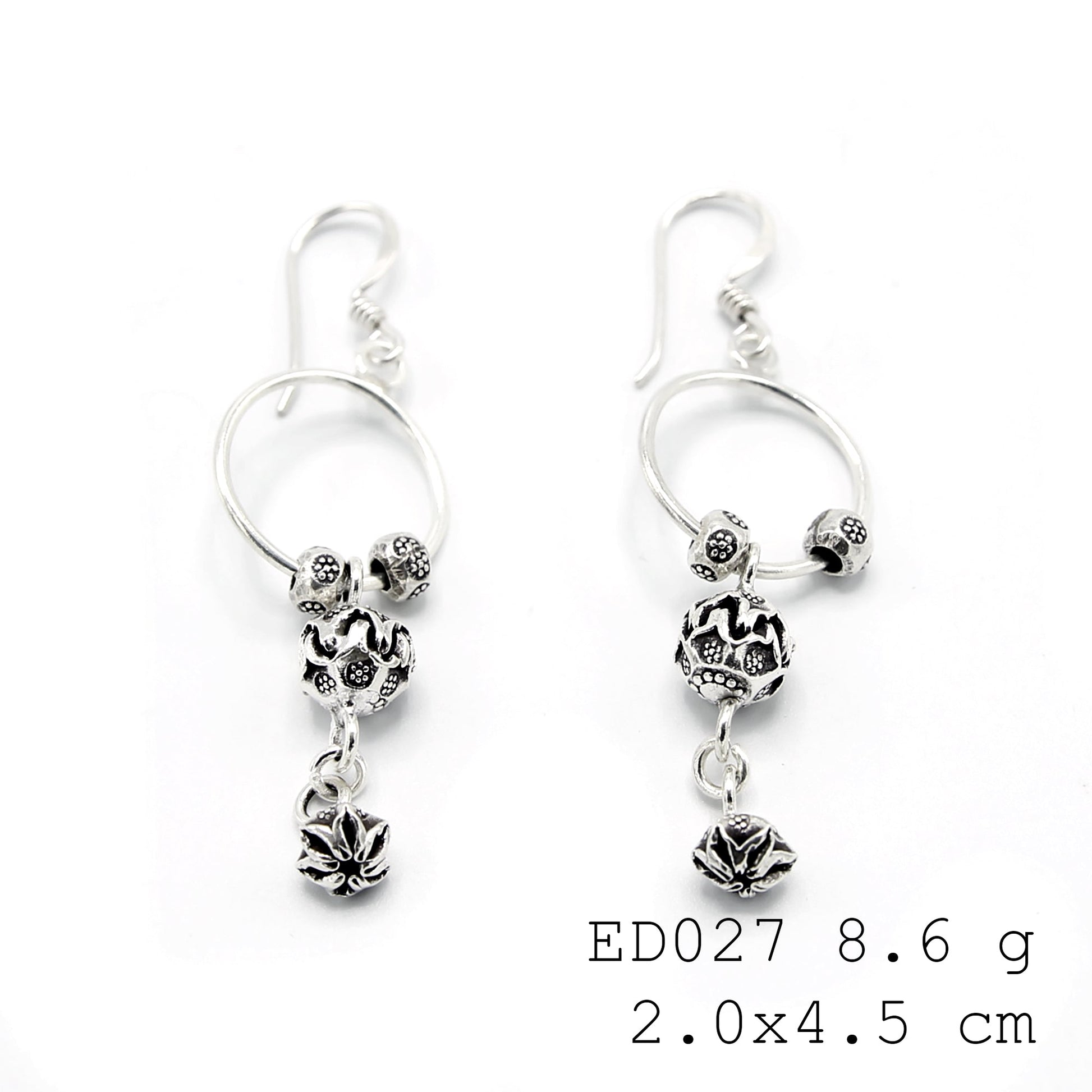 Everyday sophistication is here! Rock these beautiful silver earrings.