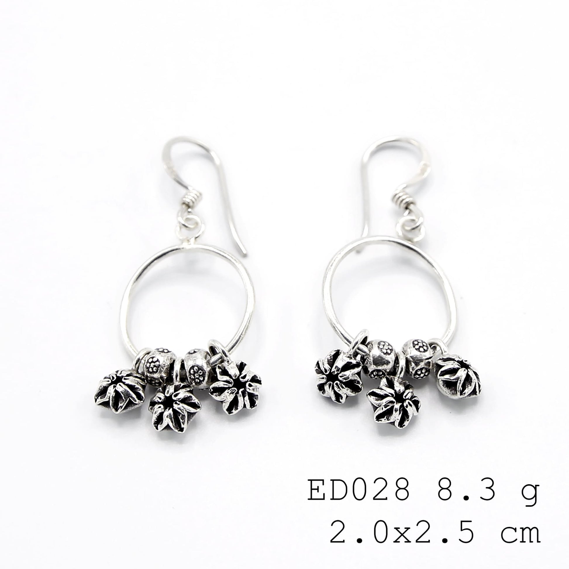 ?? Minimalist charm that speaks volumes. Your new favorite silver earrings.