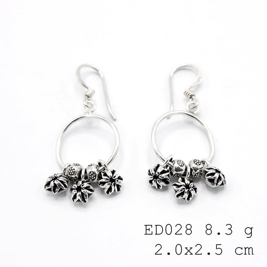 ?? Minimalist charm that speaks volumes. Your new favorite silver earrings.