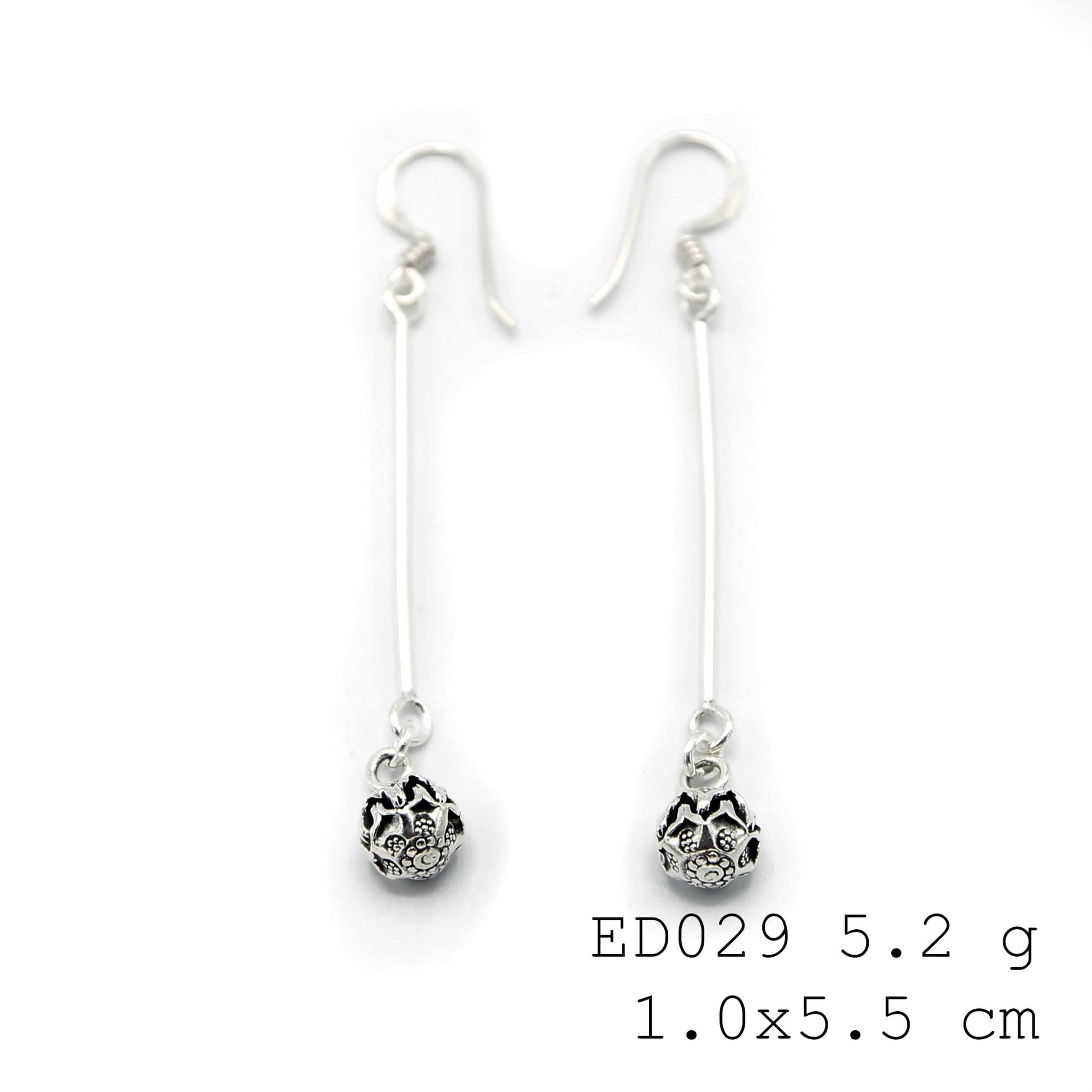 Simple, sleek, and chic. These silver earrings are a daily must-have.