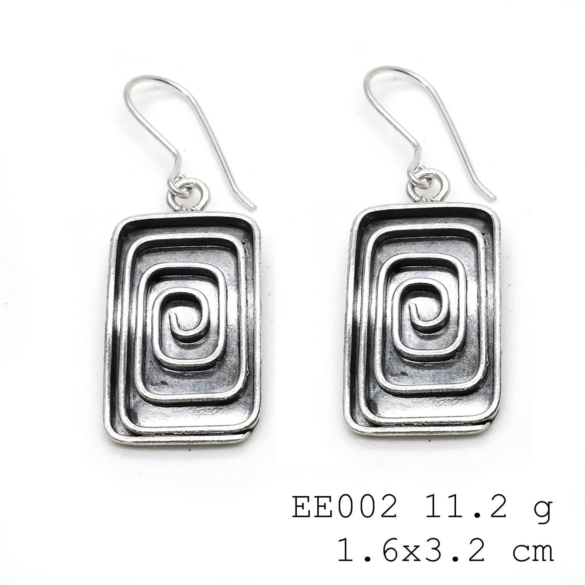 Sleek lines and fluid design. Stunning silver earrings.