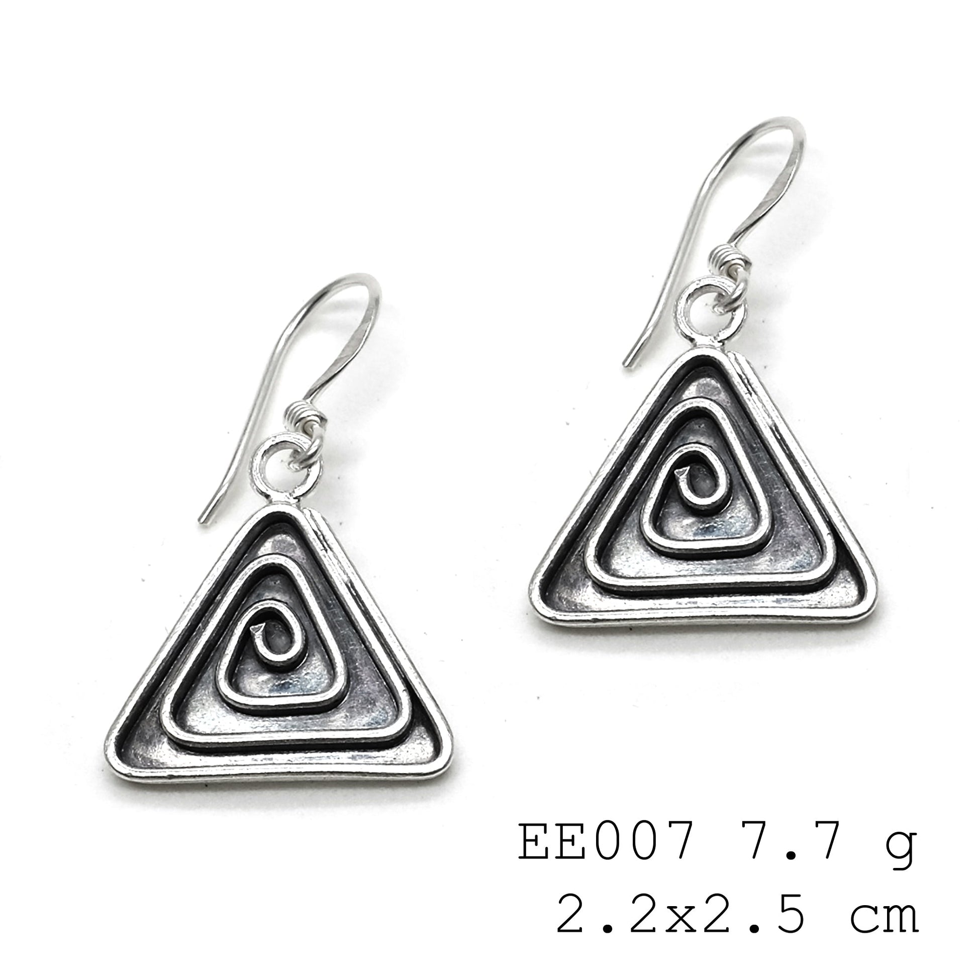 Dynamic and dazzling. Showcase these coil silver earrings.