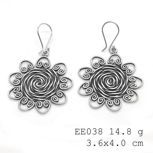 Intricately wound style. Get your hands on these silver earrings.