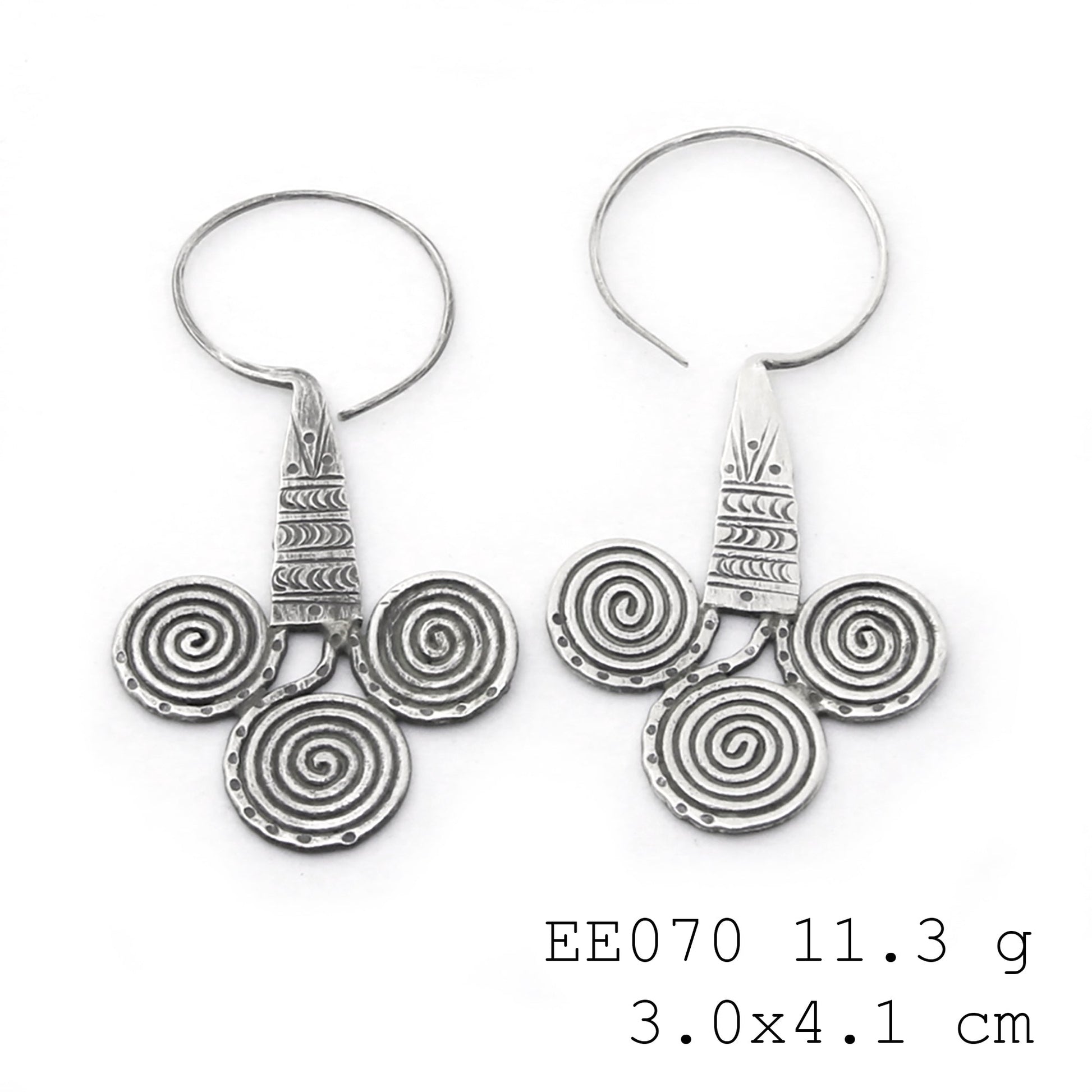 Statement made simple. Essential coil silver earrings.