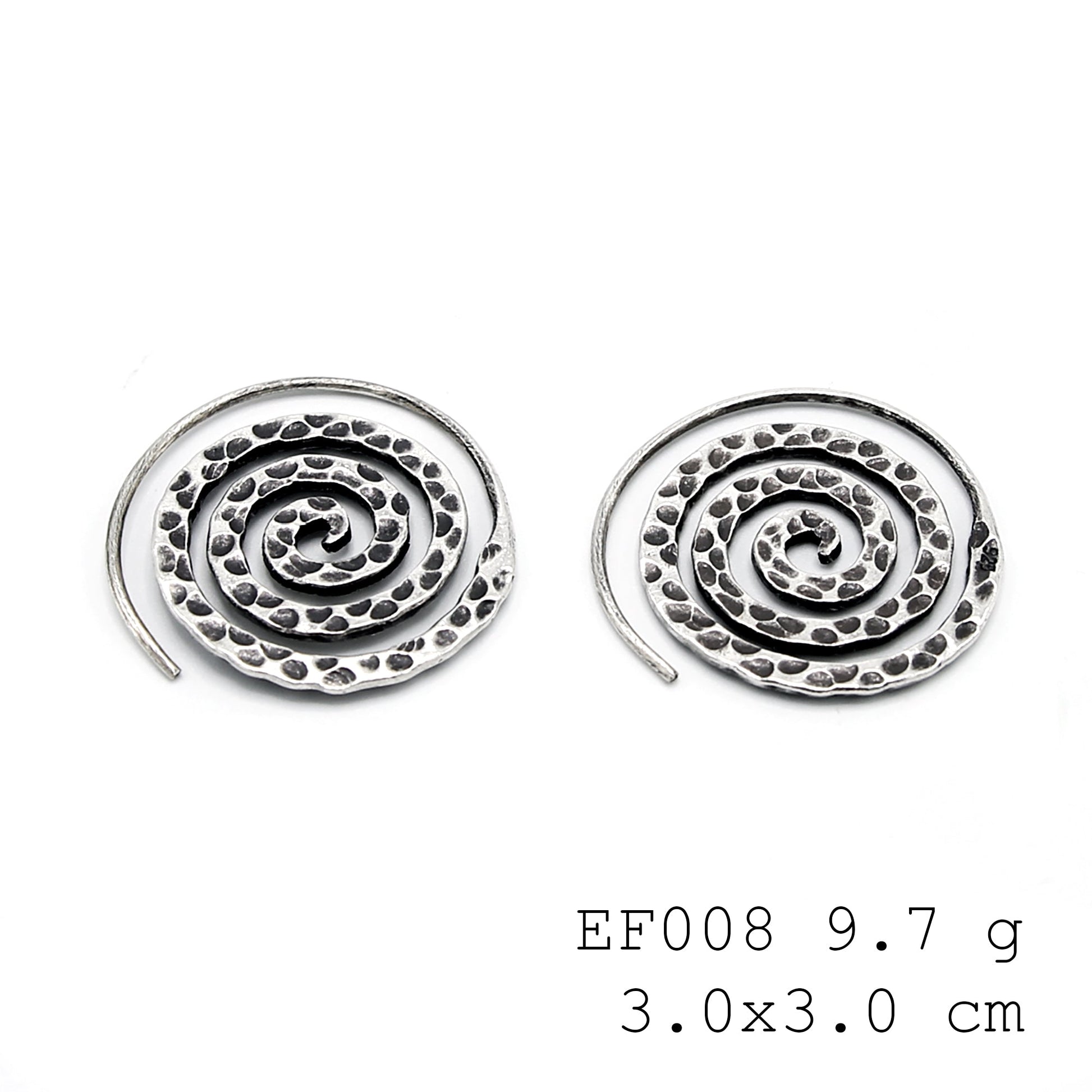 Endless shine in a graceful curve. These spiral silver earrings deliver.
