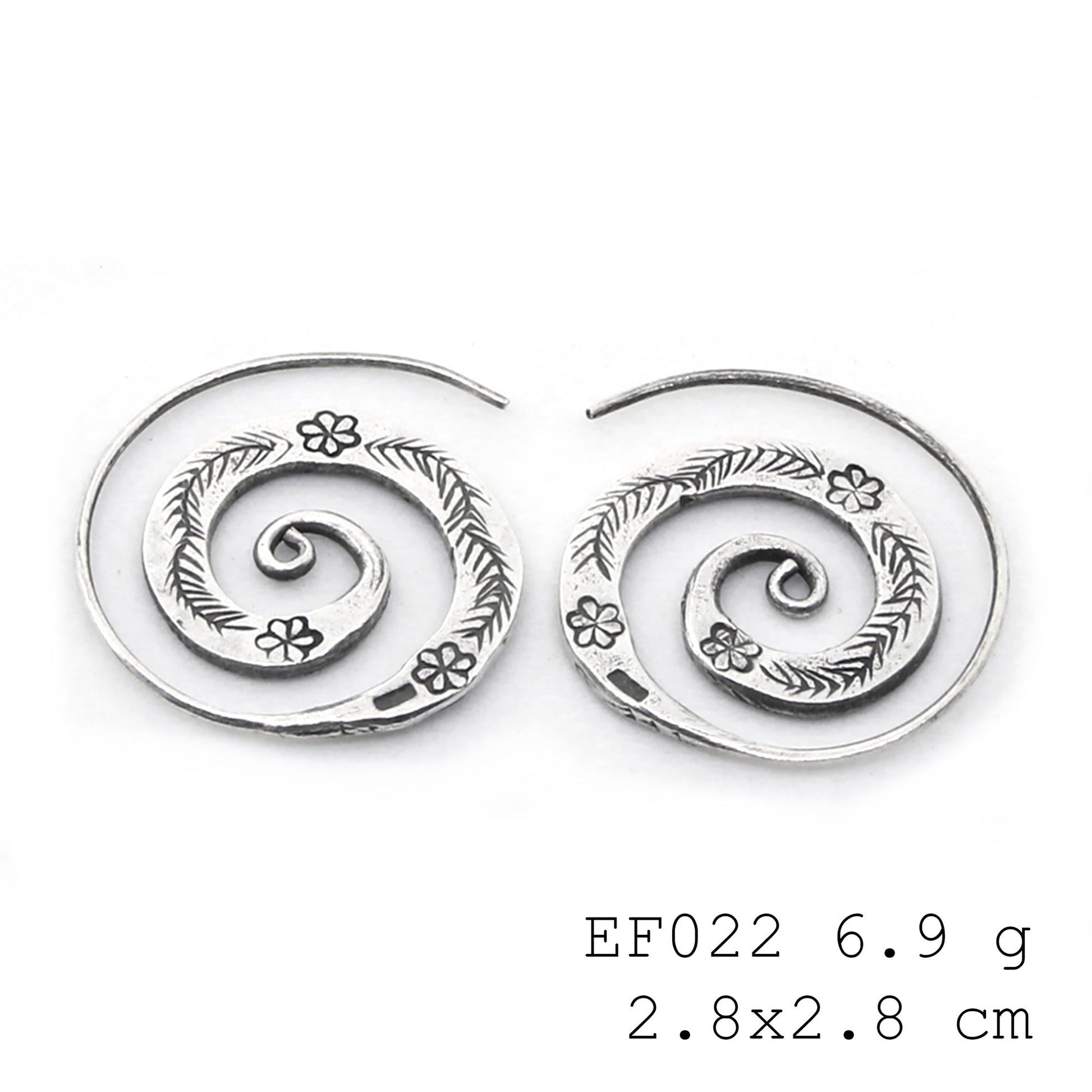 Architectural beauty on your lobe. These silver earrings are everything.