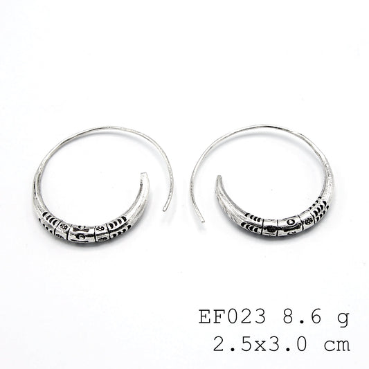 The perfect little twist. Elevate your everyday with these silver earrings.