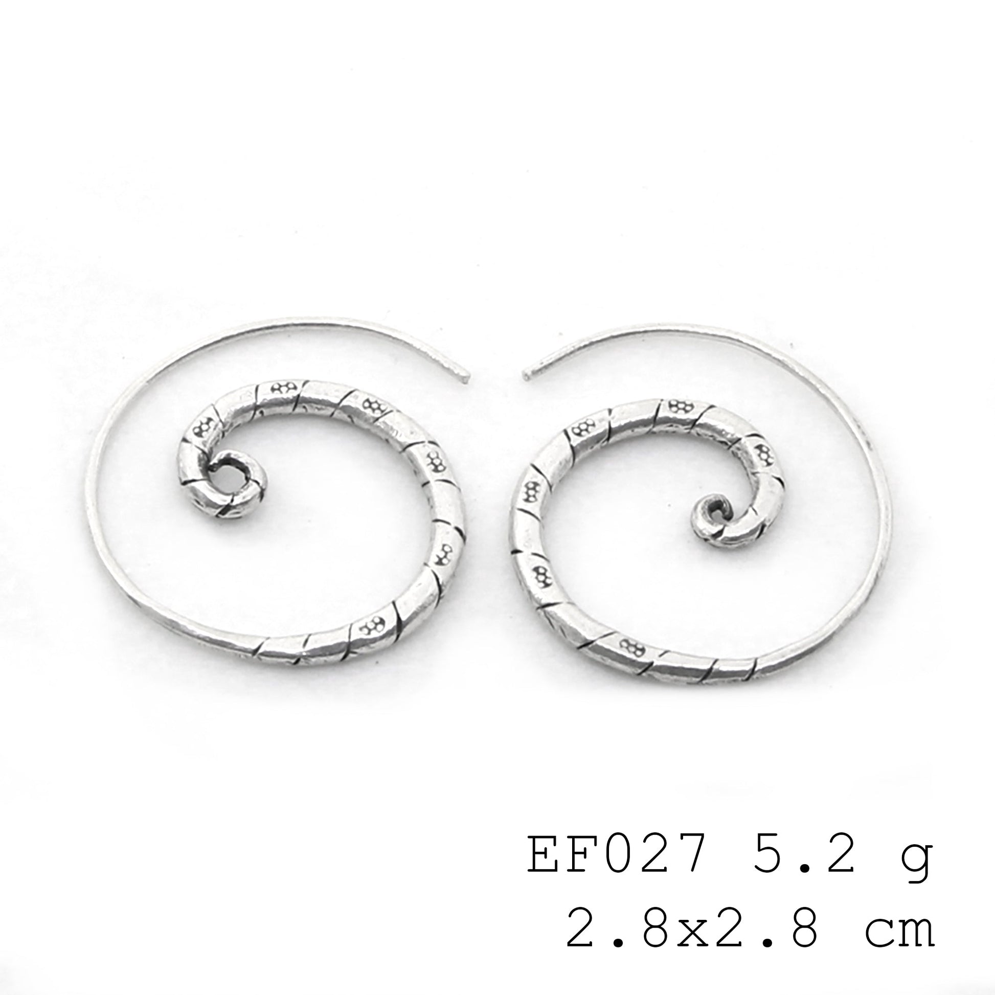 Sleek, sculptural, and silver. Check out these silver earrings.