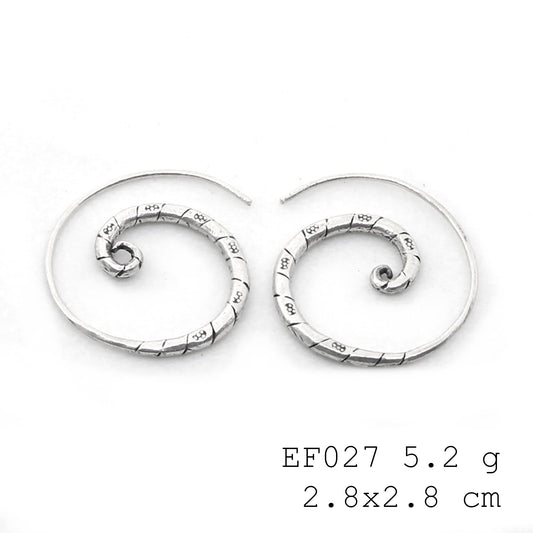 Sleek, sculptural, and silver. Check out these silver earrings.