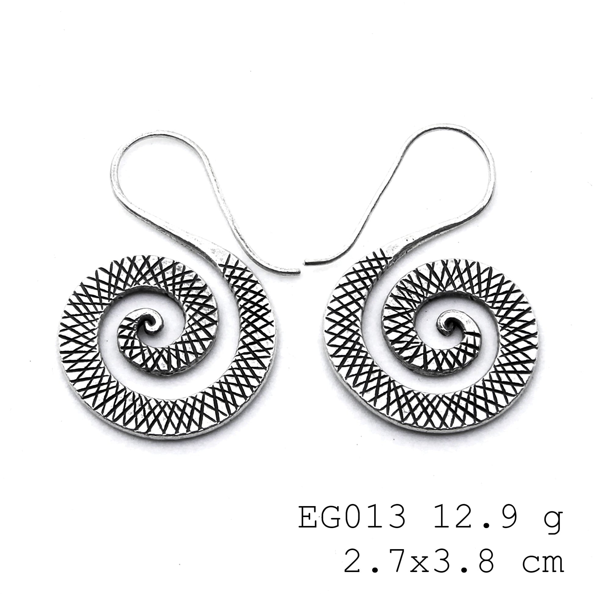 Always in style: silver earrings.