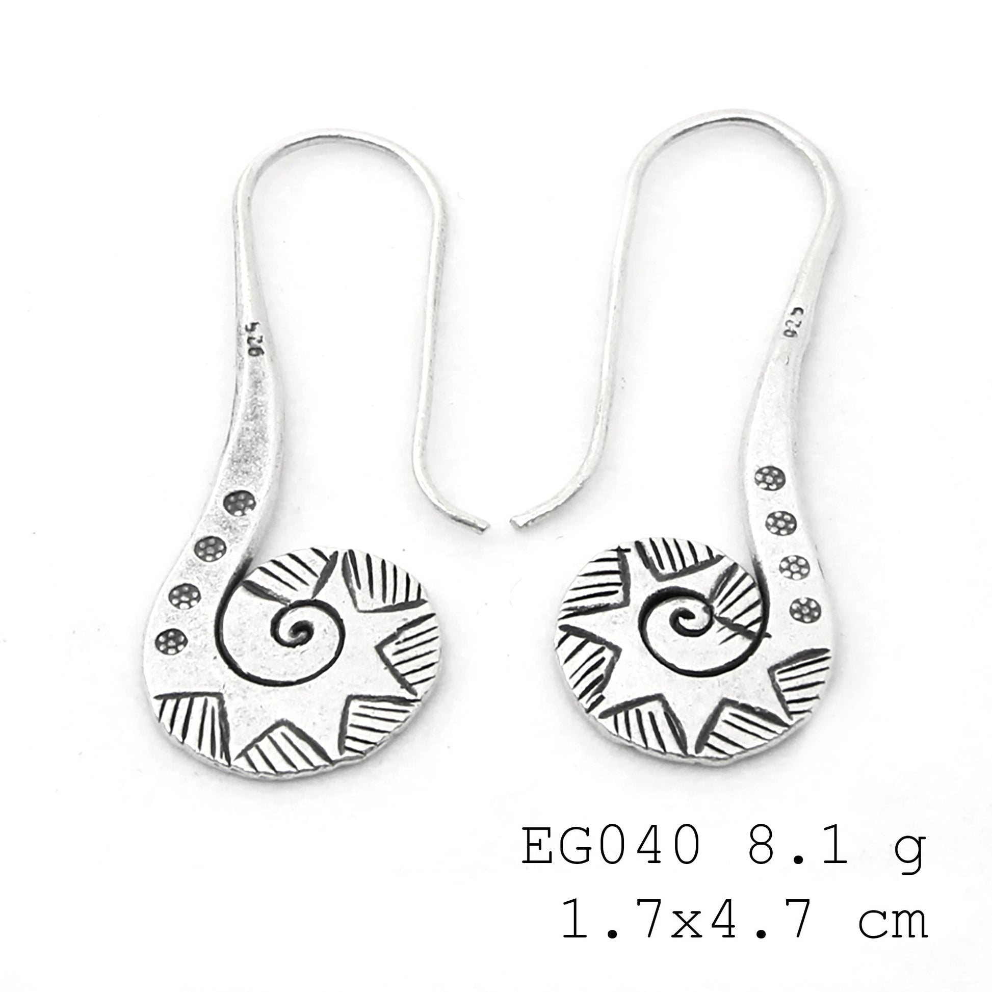 Hang-shape silver earrings love.