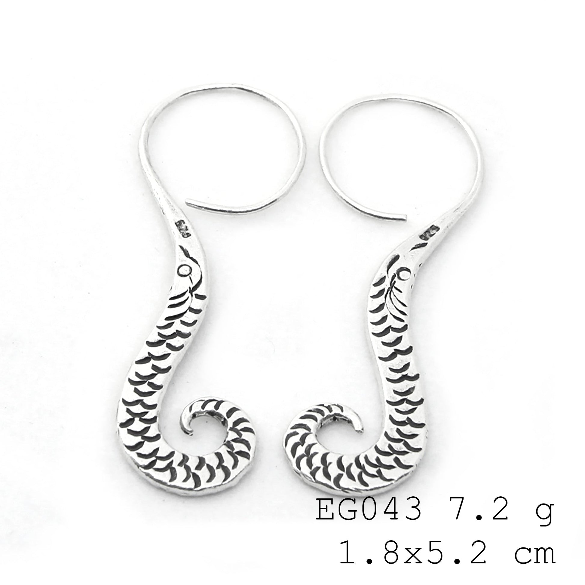 Purely beautiful silver earrings.