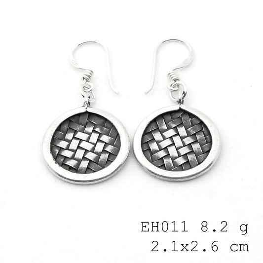 Hand-woven magic in these silver earrings.