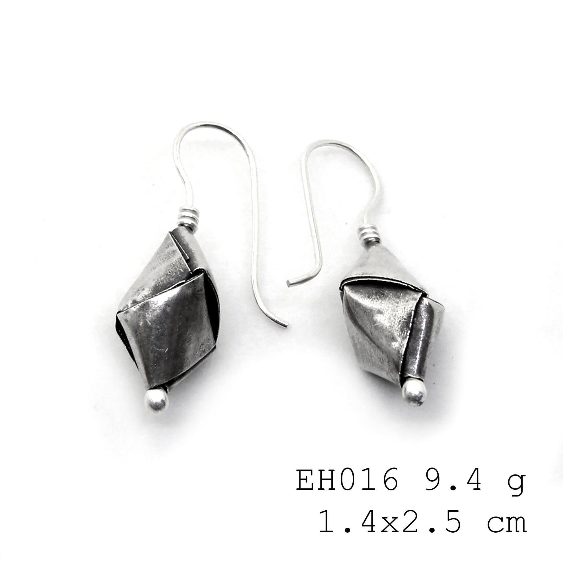 Elegance is woven into these silver earrings.