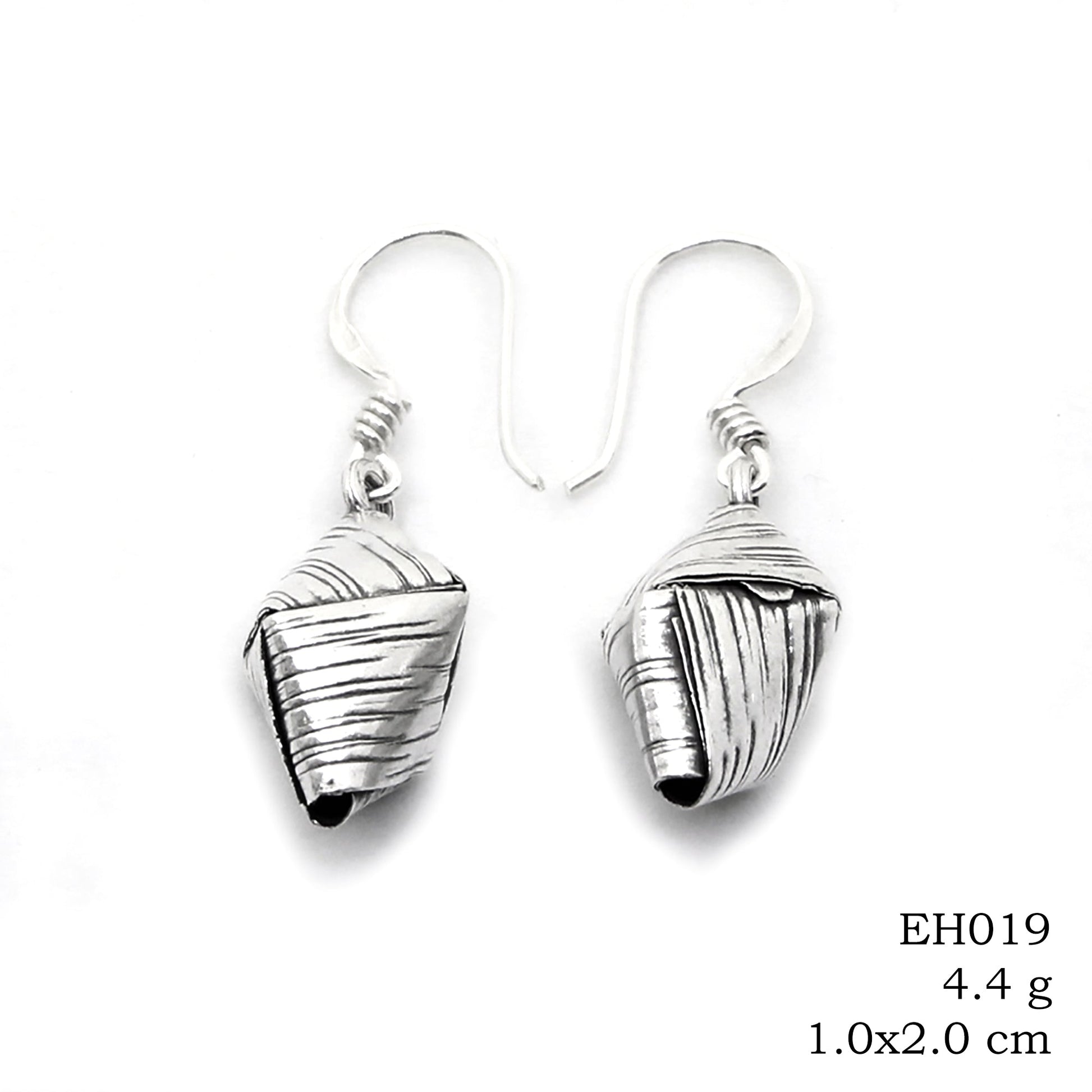 Timeless texture for your silver earrings collection.