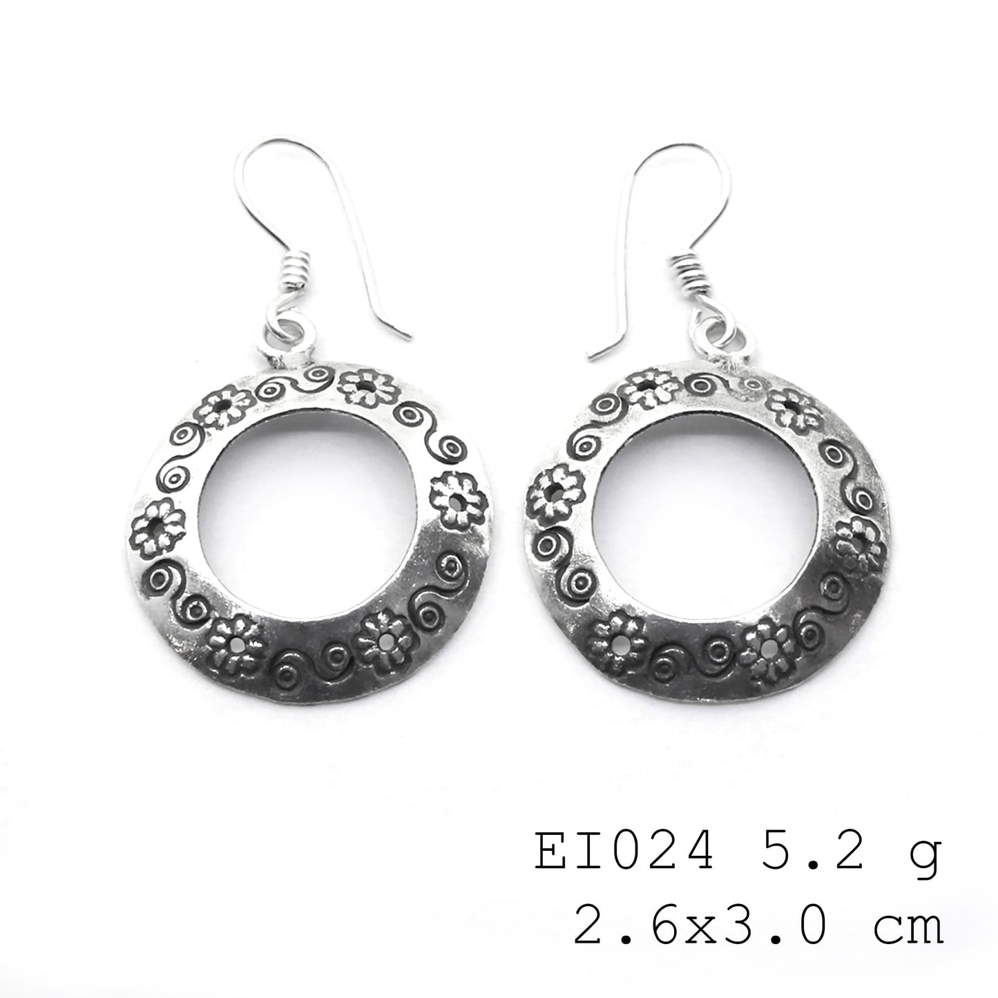 Carry a little style with these bag-shape silver earrings.