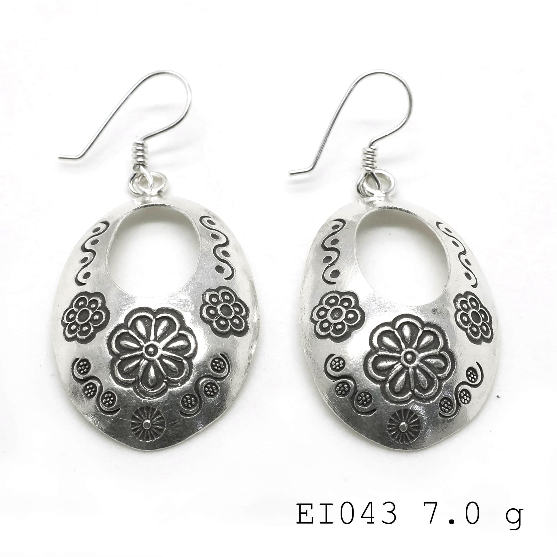 Simply stunning handmade bag silver earrings.