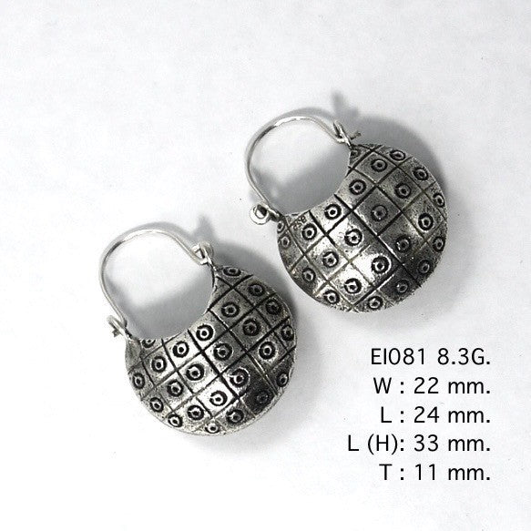 Your style is in the bag with these silver earrings.