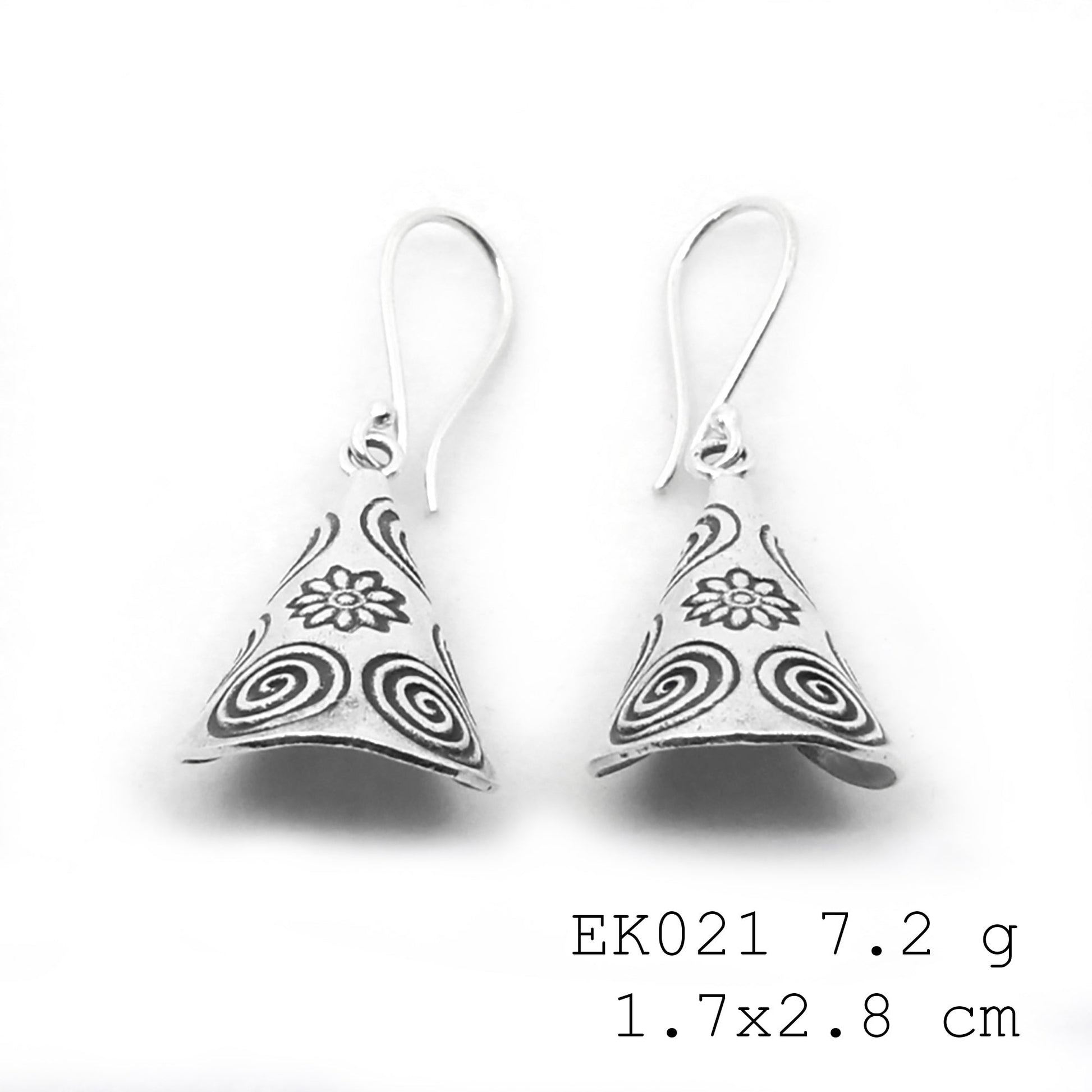 Feel the quality of these pure funnel-shape silver earrings.