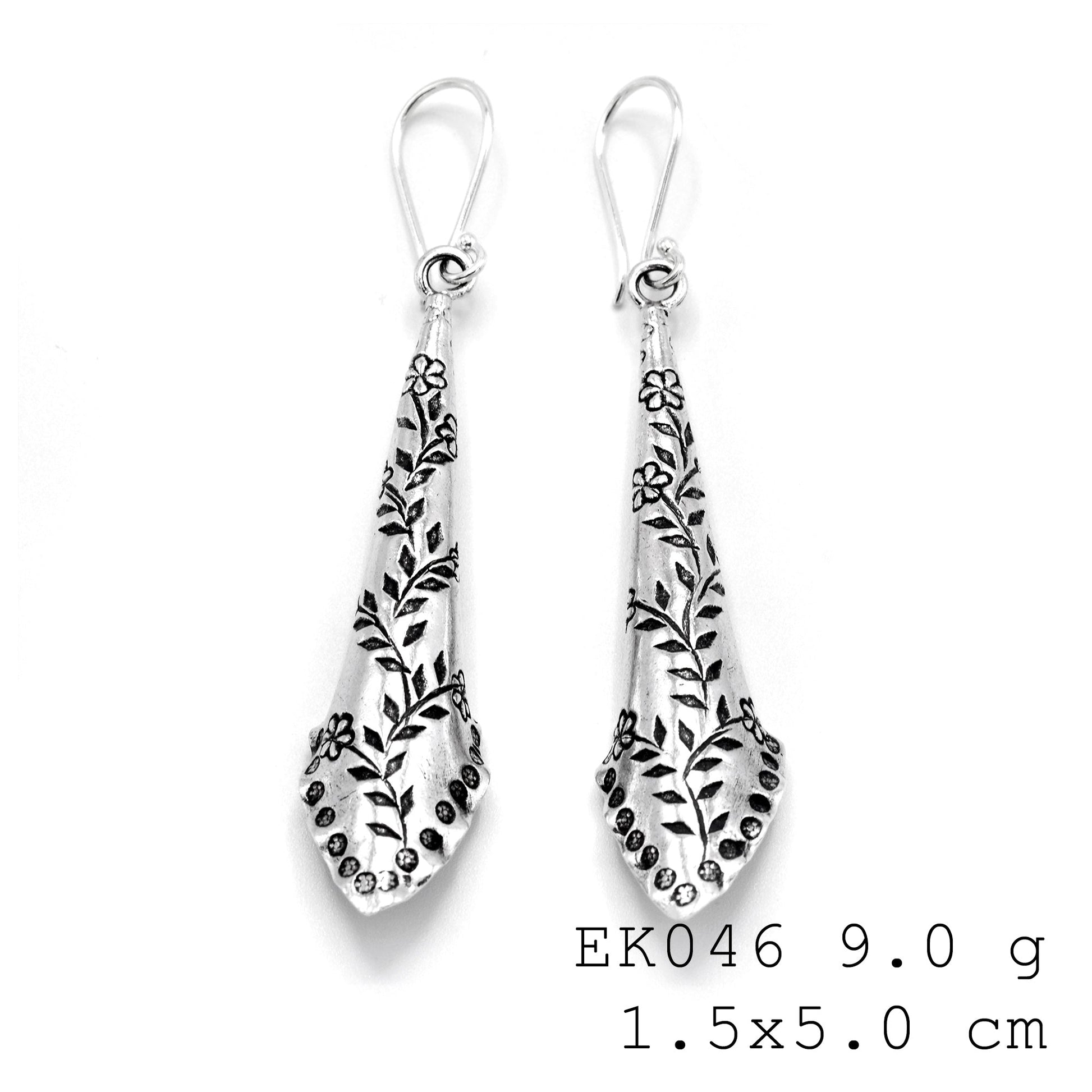 Clean lines and pure shine: funnel silver earrings.